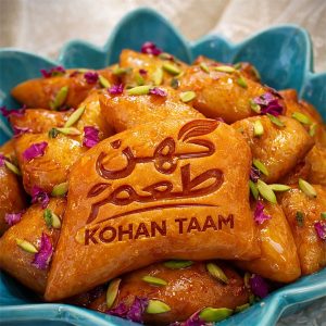 گوشفیل و دوغ؛ دسر اصفهانی با شربت زعفران غلیظ